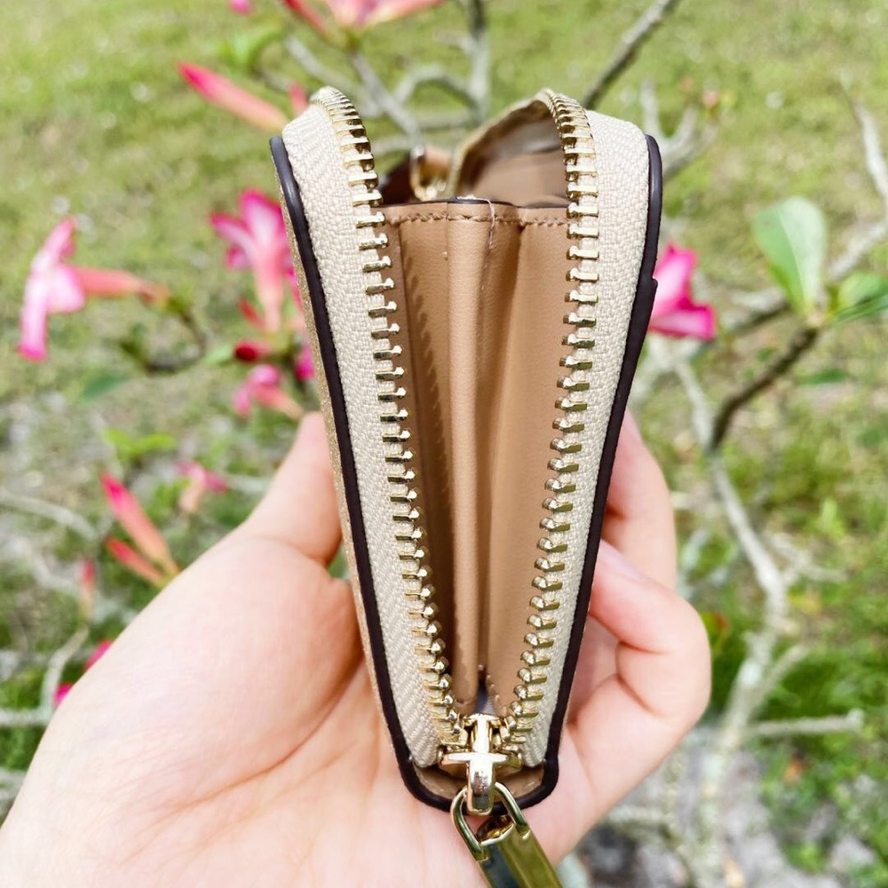 Gaby’sBags💕Kate Spade ♠️ Large Zip Around Wallet - Picture 4 of 5